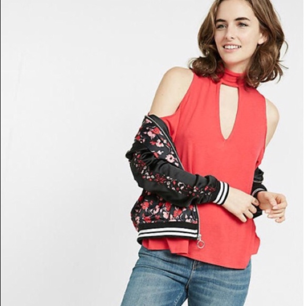 FINAL PRICE DROP🔥Express Keyhole Mock Neck Tee